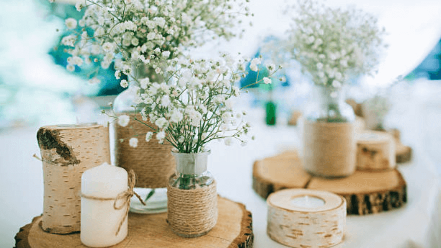 おしゃれな結婚式のテーブル装花「グルーピング装花」の事例【20選】