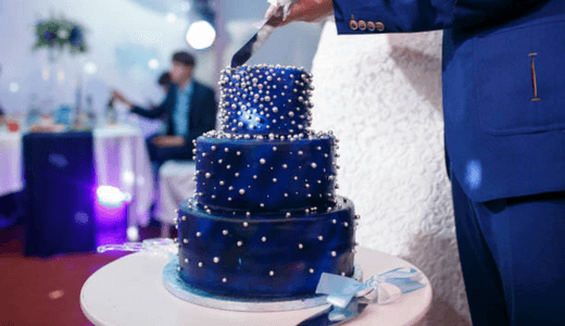 冬でもブルーのウエディングケーキが良いという方は、このような落ち着いたブルーの色味をチョイスしてはいかがでしょうか♪