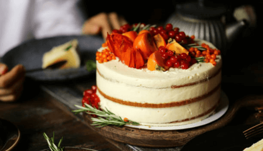 秋らしいフルーツや実を使ったデザインケーキ